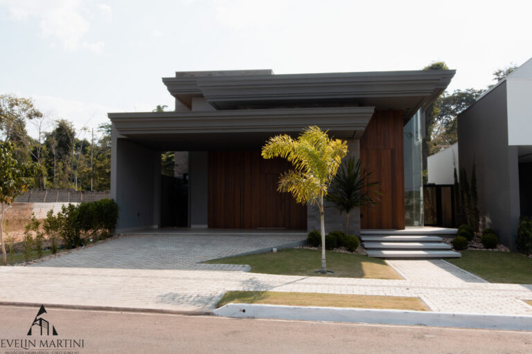 Casa em alto padrão, em Condomínio Residencial Alameda das cores.